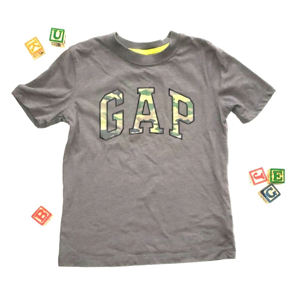 GAP camo logo shirt